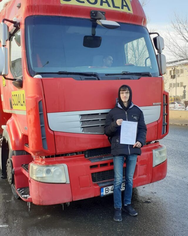 Inca doi băieți șugubeți și deștepți la categoria C+E Din prima sala și traseul,amândoi! Instructori: Ivan Marian și Ilie Marius Fac și atestatele tot cu noi! Hai și tu! Tel. 0726699110