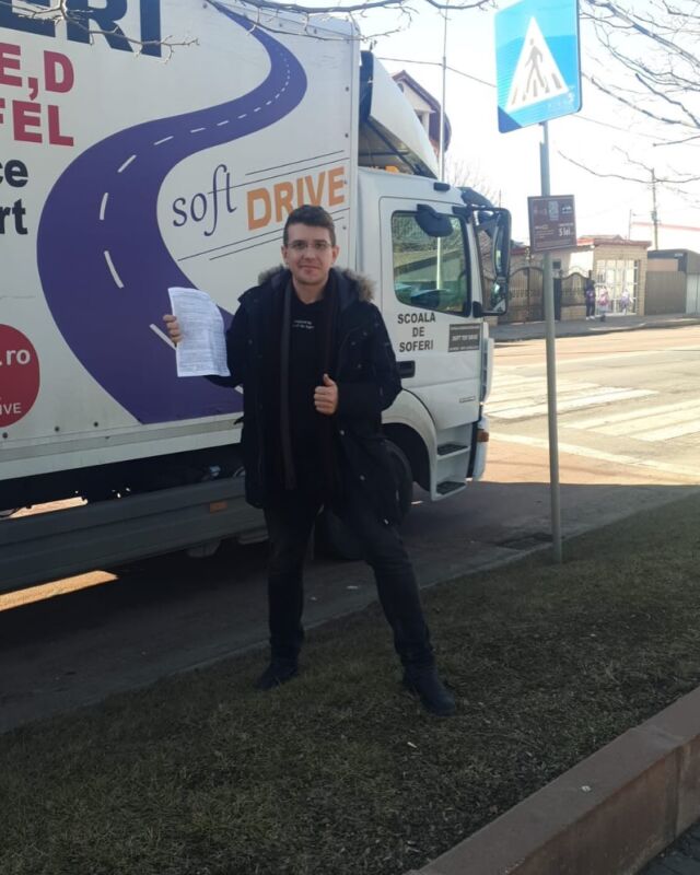 Astăzi suntem foarte mândri de Racoviță Dan - un elev supus și disciplinat,care a știut să-și urmărească interesul. După ce a luat din prima sala și traseul la categoria C,acum a venit momentul să luăm la fel tot din prima și categoria C,E(remorca). Felicitari,Dane! Hai și tu! Chiar te facem sofer! Tel. 0726699110